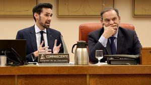 Rafael Pérez, secretario de Estado de Seguridad, en la comisión sobre el caso Cuarteles, en el Congreso de los Diputados. A su lado, el presidente de la comisión y exministro, José Ábalos.