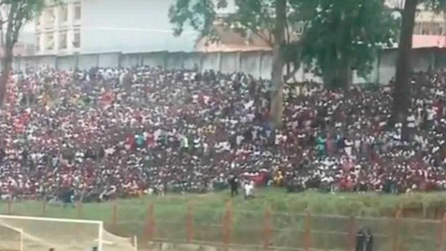 Una avalancha en un estadio deja 17 muertos en Angola