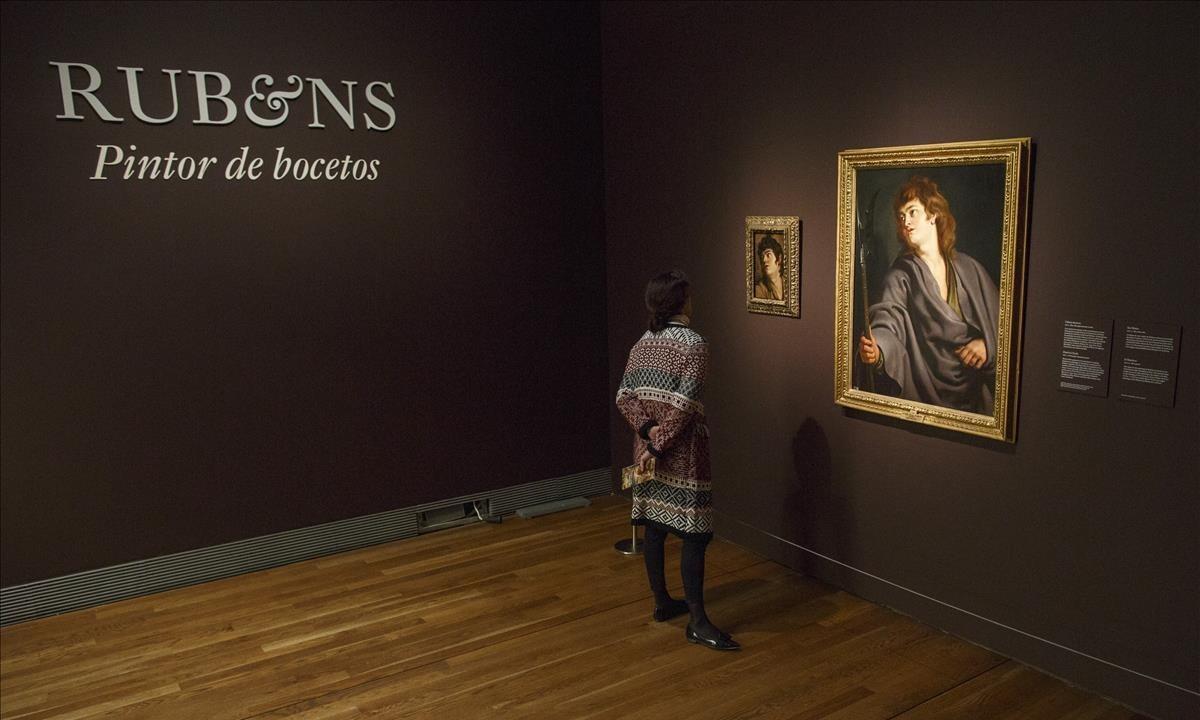 zentauroepp42815017 madrid spain april 06 a woman looks at head of a youth180407202915 zentauroepp42815017 madrid spain april 06 a woman looks at head of a youth180407202915