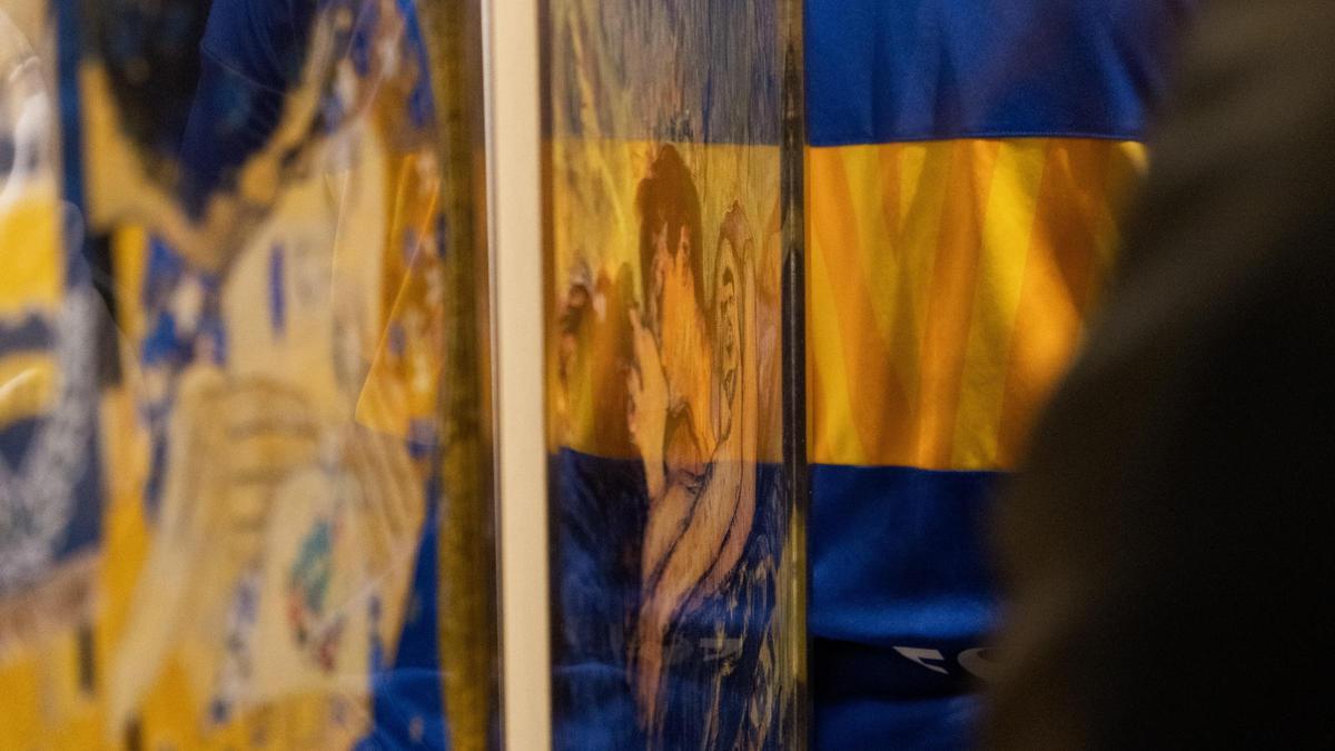 La camiseta de Boca con una serigrafía.