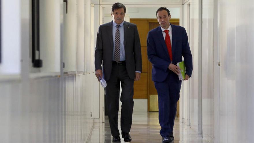 Javier Fernández y Guillermo Martínez, esta mañana en la sede de la Presidencia del Principado.