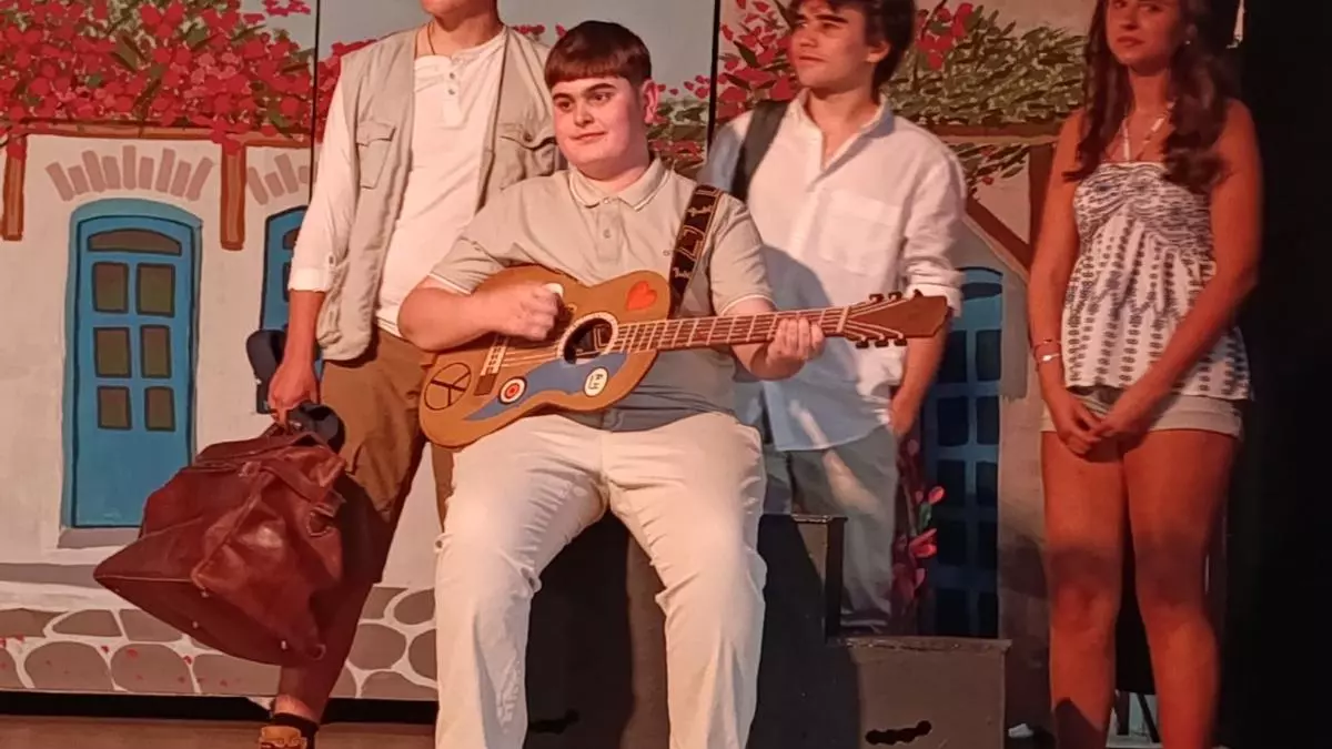 El pequeño Broadway vibra con "Mamma mia": así fue el estreno del musical del IES Ramón Areces de Grado