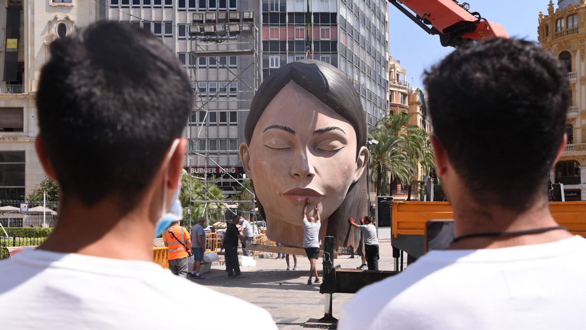 ‘La Meditadora’ llega a la Plaza del Ayuntamiento de Valencia