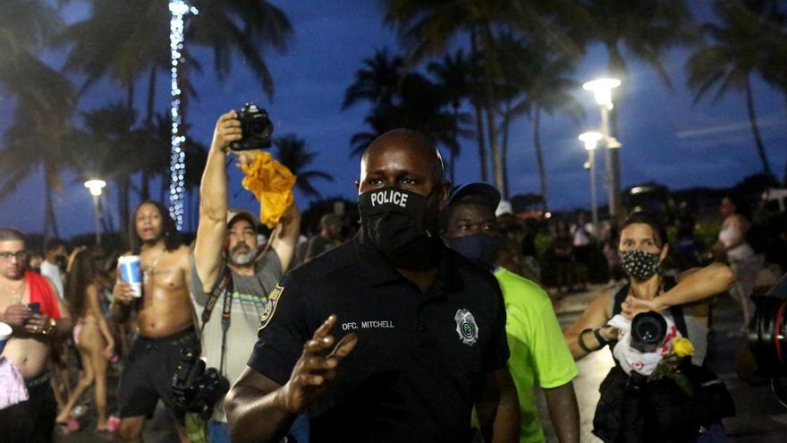 La policía de EEUU abate a otro sospechoso del tiroteo donde quedó crítico un agente