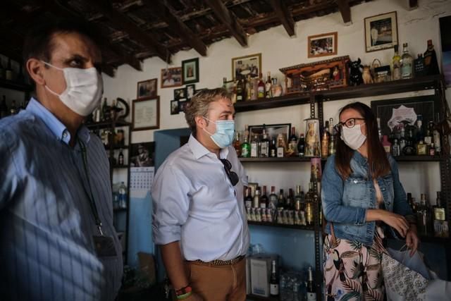 Recorrido con farmacéuticos por varios caseríos de Anaga, donde reparten medicamentos y atienden a personas en lugares aislados o con problemas para desplazarse  | 05/08/2020 | Fotógrafo: Andrés Gutiérrez Taberne