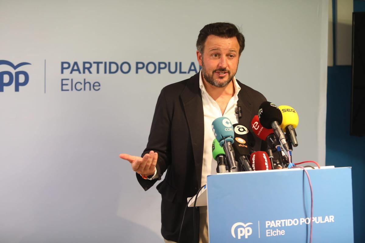 El candidato del PP, Pablo Ruz, el pasado lunes compareciendo en la sede.