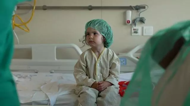 Una niña con graves malformaciones logra soplar las velas por primera vez gracias al Hospital 12 de Octubre