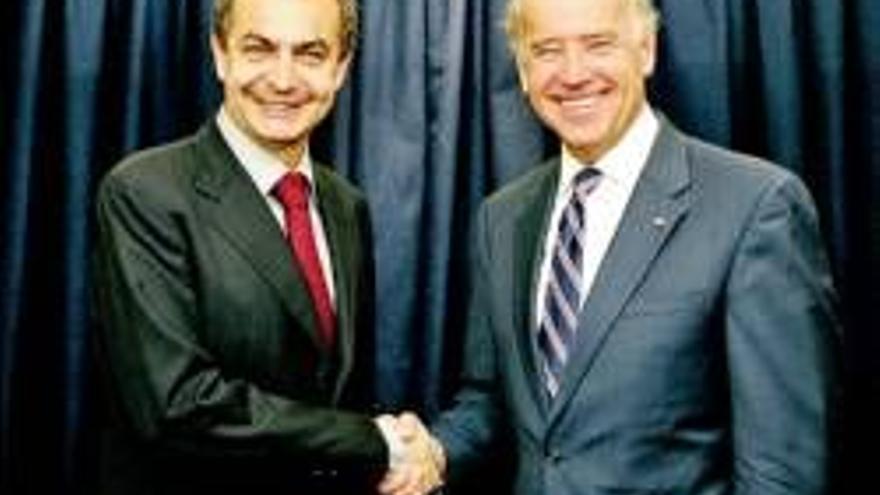 EEUU zanja la crisis por Kosovo e Irak y Obama cita a Zapatero el día 5