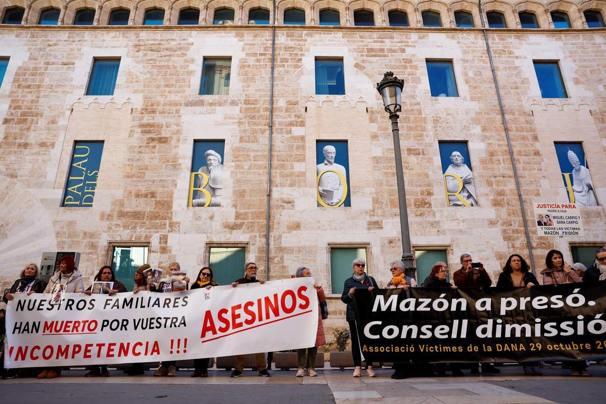 Protesta de las entidades ante las Corts.