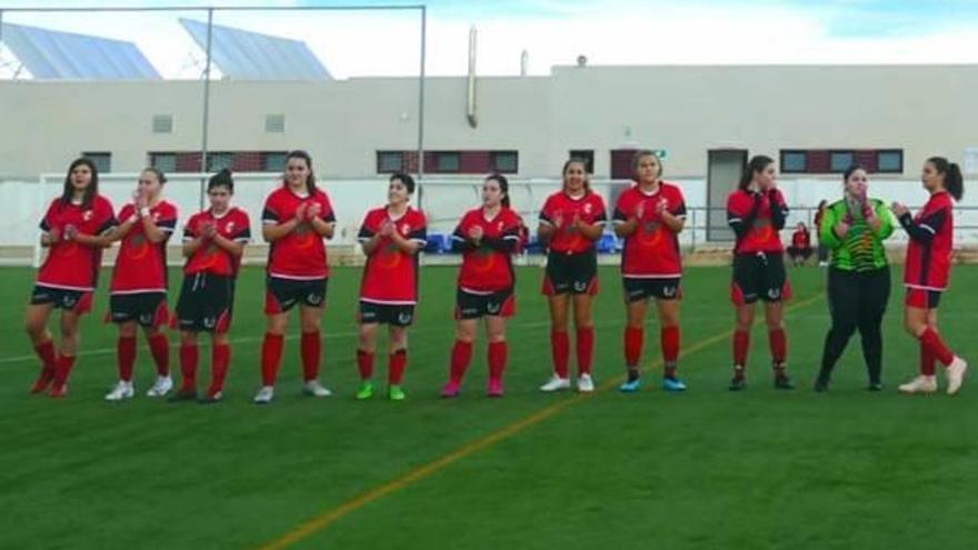 Las féminas del CF Miramar en los prolegómenos del encuentro.