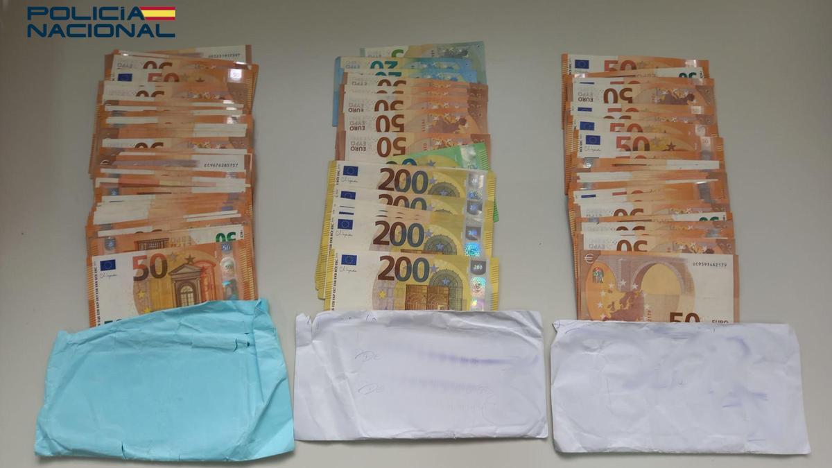 Dinero intervenido al sospechoso.