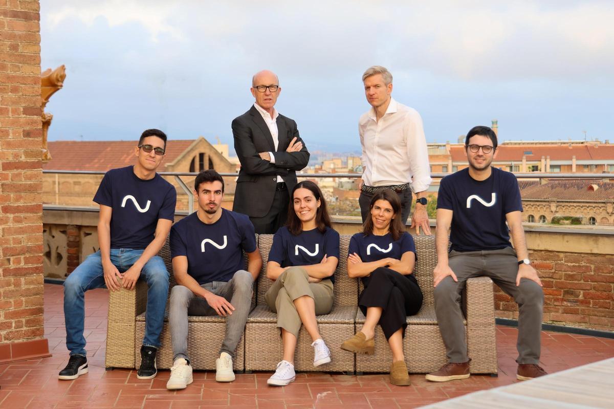 El equipo de Predictheon con el doctor Pedro Gambús, cofundador, arriba a la izquierda y Eva Gubern, directora de operaciones, abajo a la derecha.