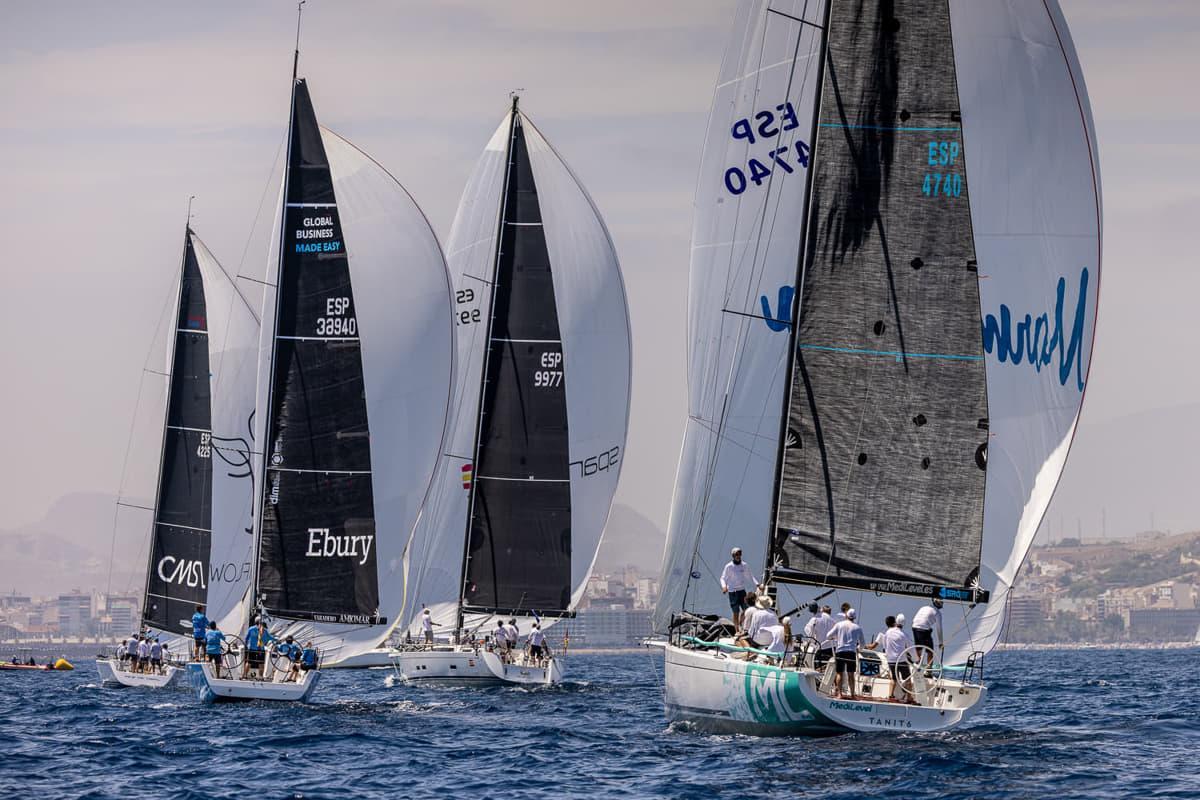 En el RCRA, la vela, el remo, el piragüismo y la pesca conviven como deportes de referencia.