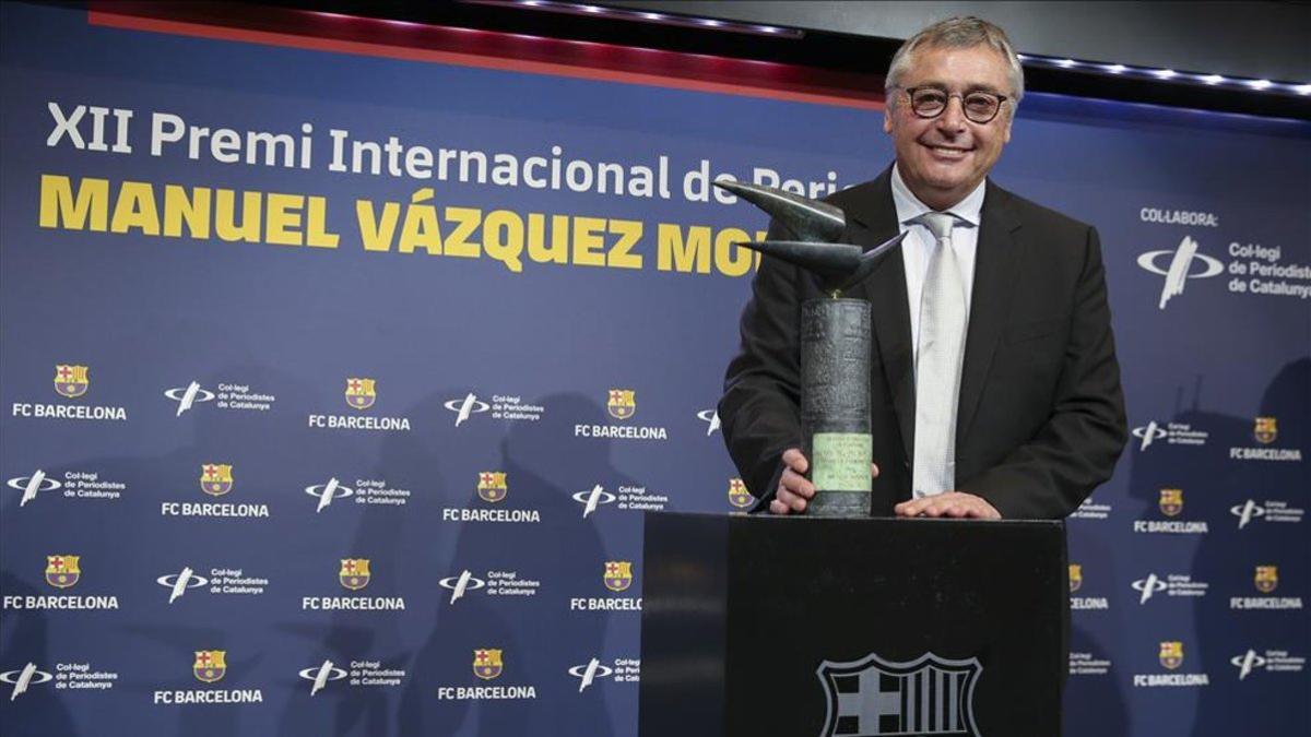 Michael Robinson en la entrega del Premio Vázquez Montalbán en 2017