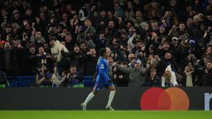 Él se lo guisa y él se lo come: Estevao no perdonó frente al Barça