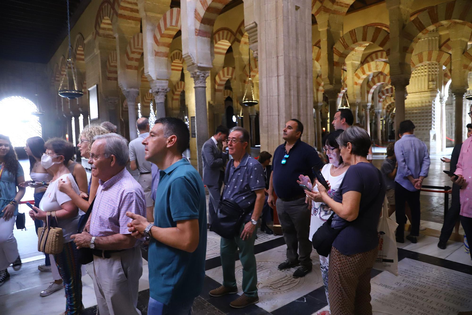 Besamanos de la Virgen de LaPaz en la Mezquita-Catedral