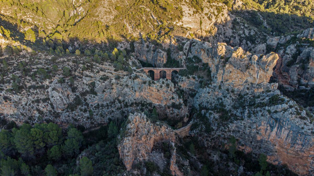 El acueducto de Peña Cortada se sitúa en época romana