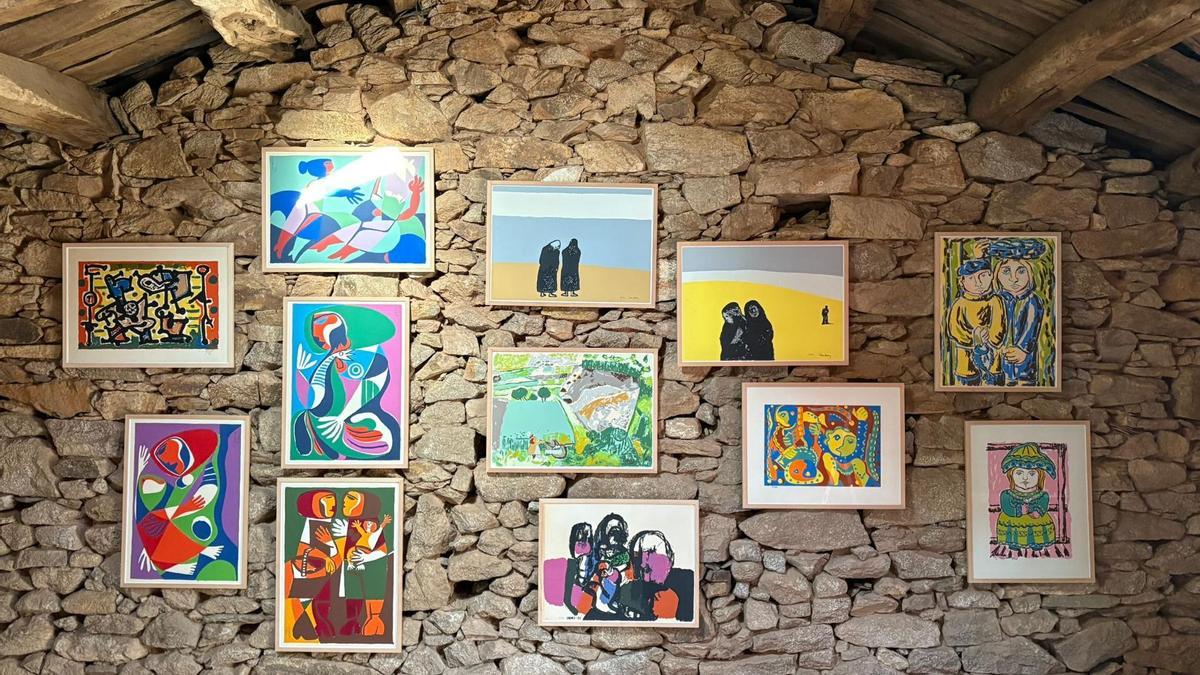 Reencontro histórico entre as familias dos artistas que artellaron a primeira colección galega en serigrafía