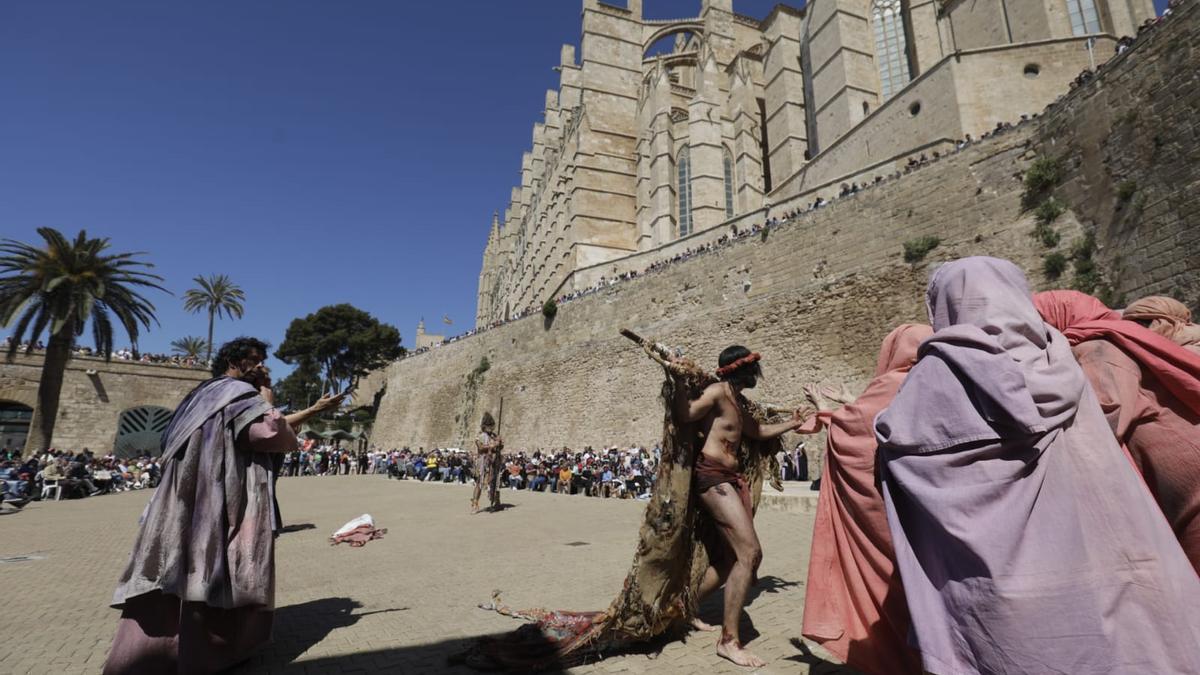 El 'Via Crucis', una cita afianzada en ses Voltes