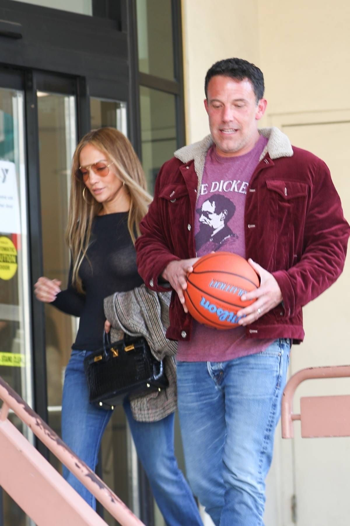 Jennifer Lopez y Ben Affleck acuden juntos a un partido de baloncesto del hijo del actor