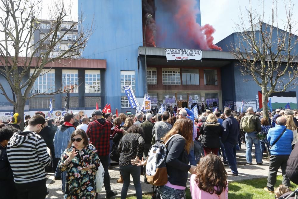 Los sindicatos minoritarios reclaman en Gijón políticas contra la precariedad