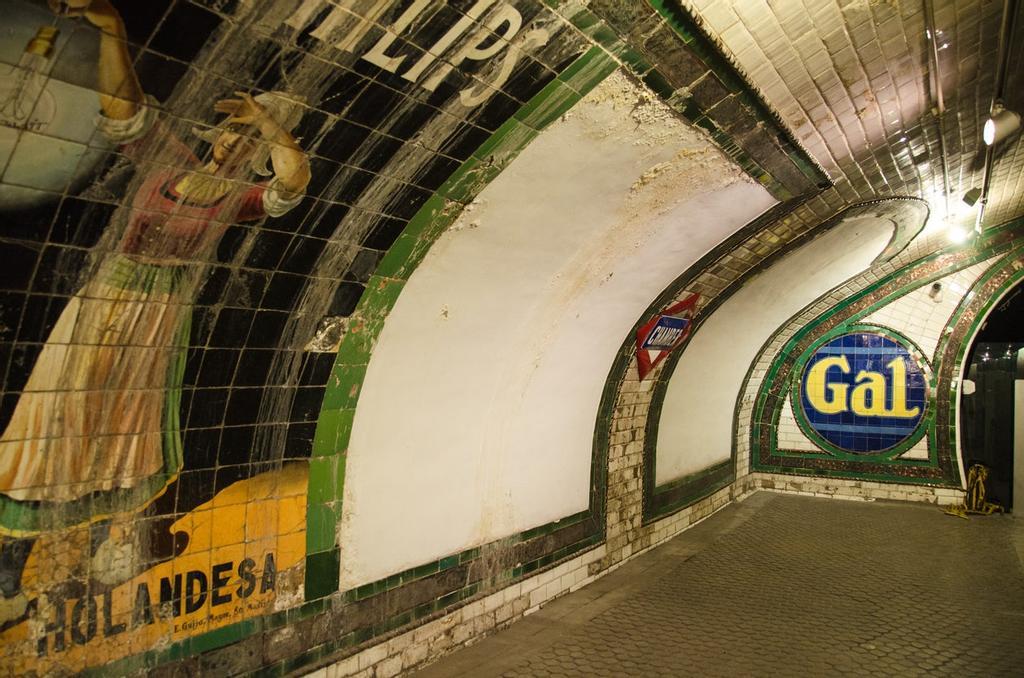 Muchas de las estaciones del metro se convirtieron durante la Guerra Civil en almacenes e improvisados refugios para los ciudadanos durante los bombardeos aéreos.