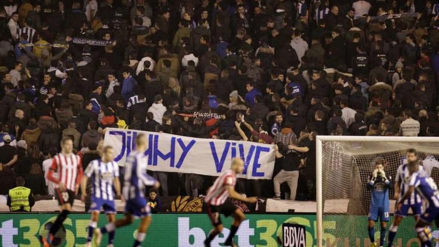 Pancarta en Riazor de recuerdo a Jimmy. // Cabalar