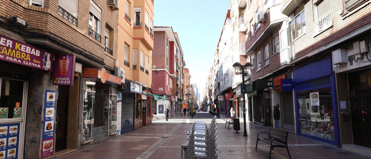 La calle Delicias, una de las arterias comerciales antaño más ajetreadas, no pasa por sus mejores momentos.