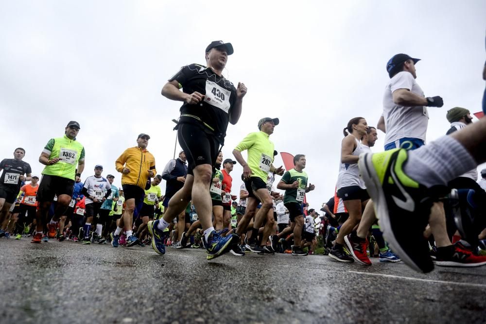 Multitudinaria media maratón en Gijón.