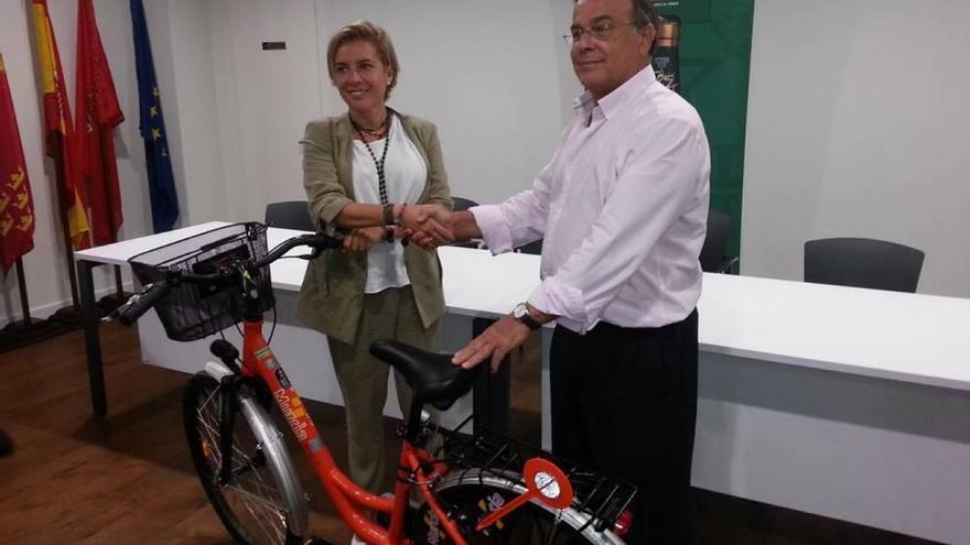 Estrella de Levante se sube a la bicicleta