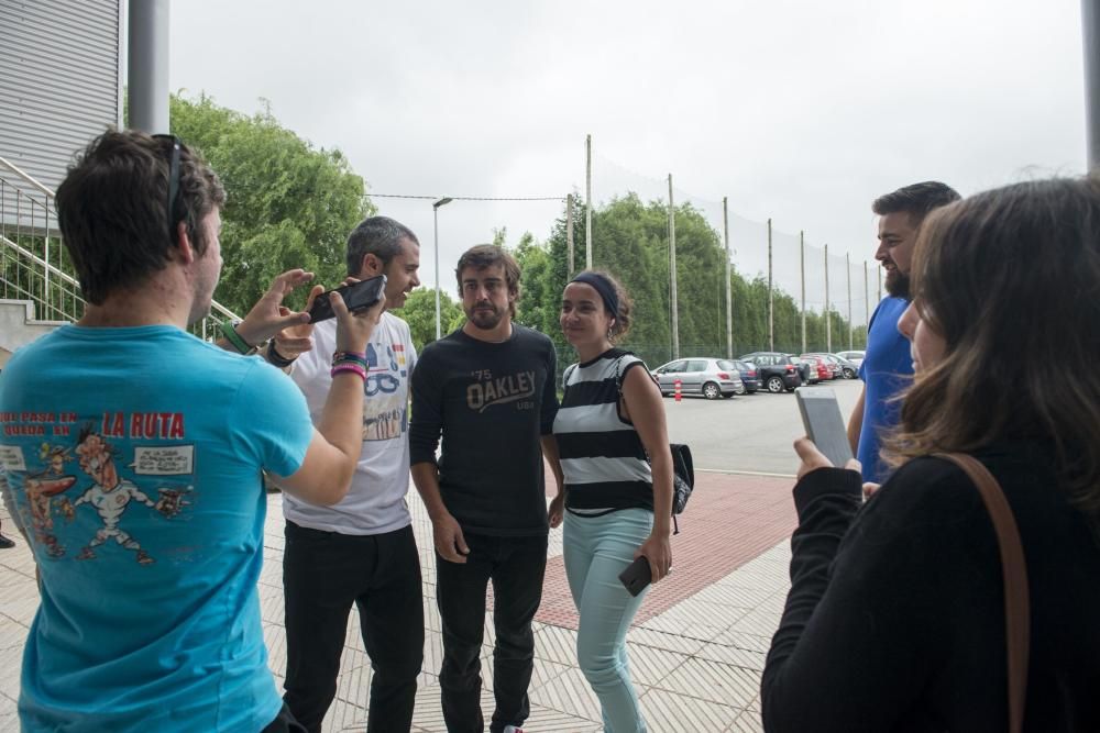 Fernando Alonso en el circuito de La Morgal para grabar un anuncio