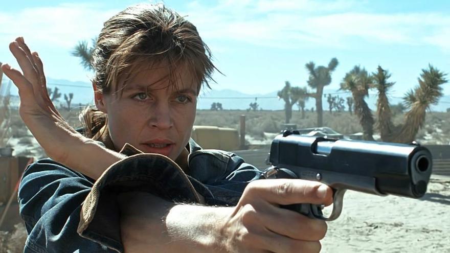 Linda Hamilton, encarnando a Sarah Connor.