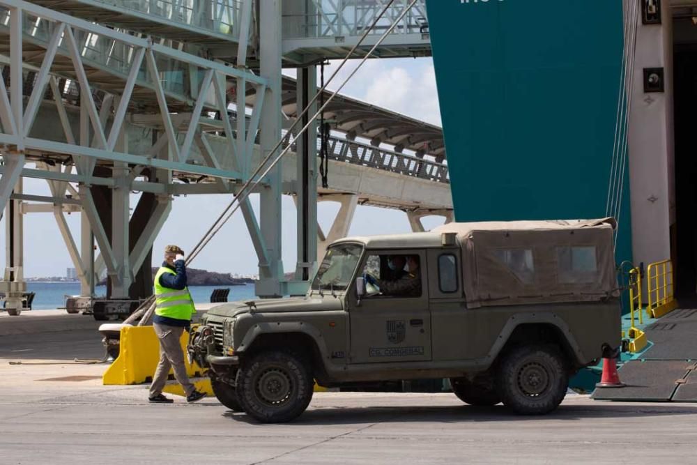 Militares desembarca en el puerto de Ibiza