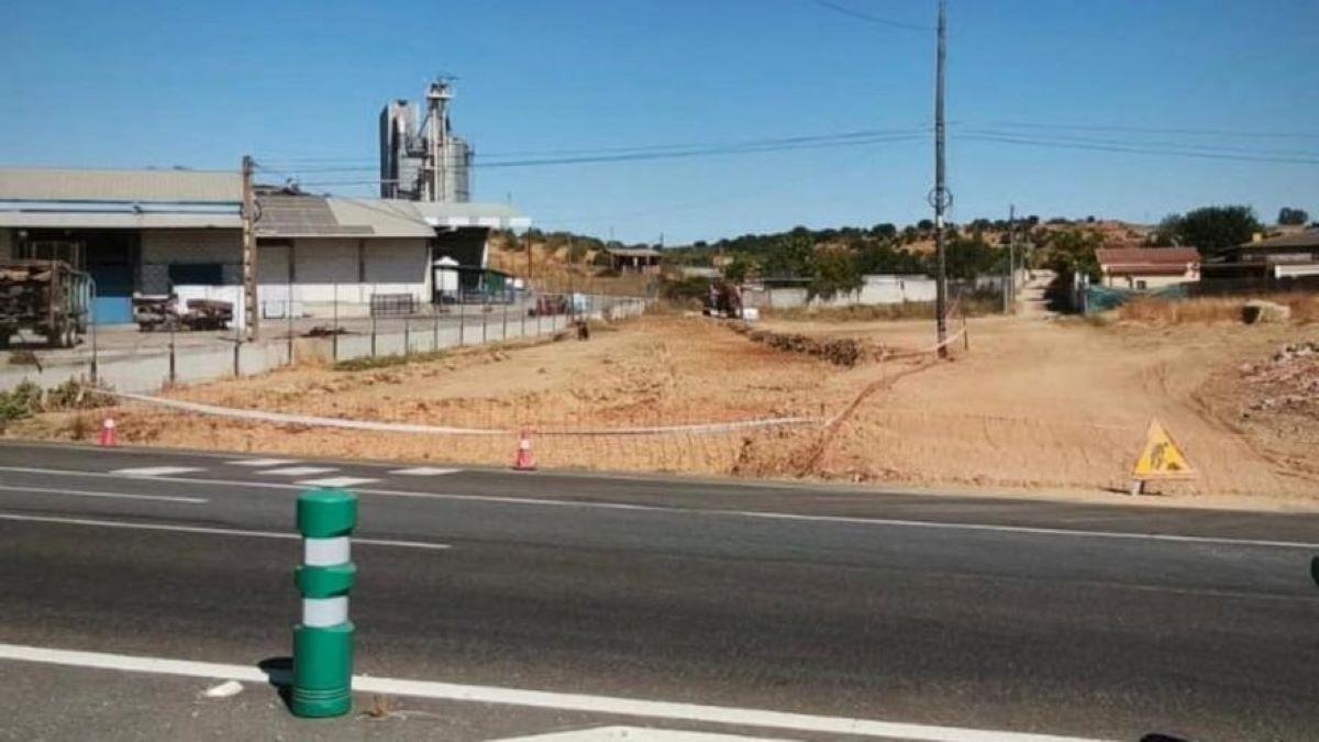 Obras en una carretera de Cáceres.
