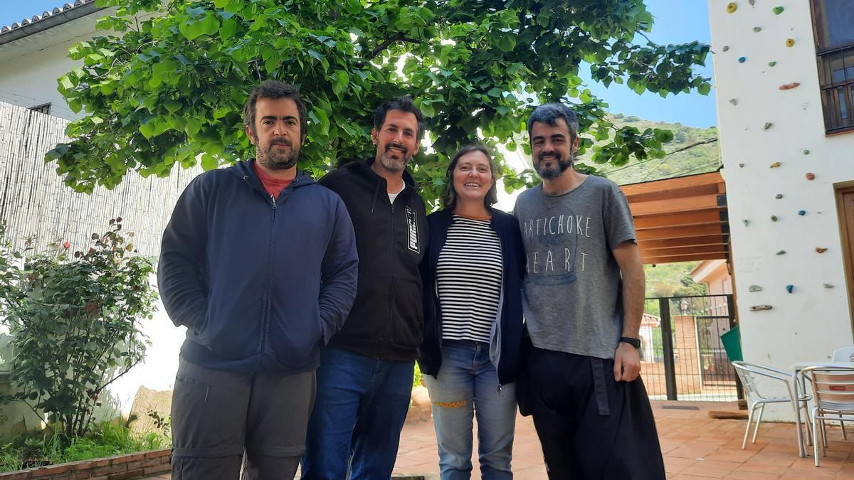 Grégory, Diego, Raquel y Agus, los impulsores de Canopia, en el corazón de la Serrà d’Espadá