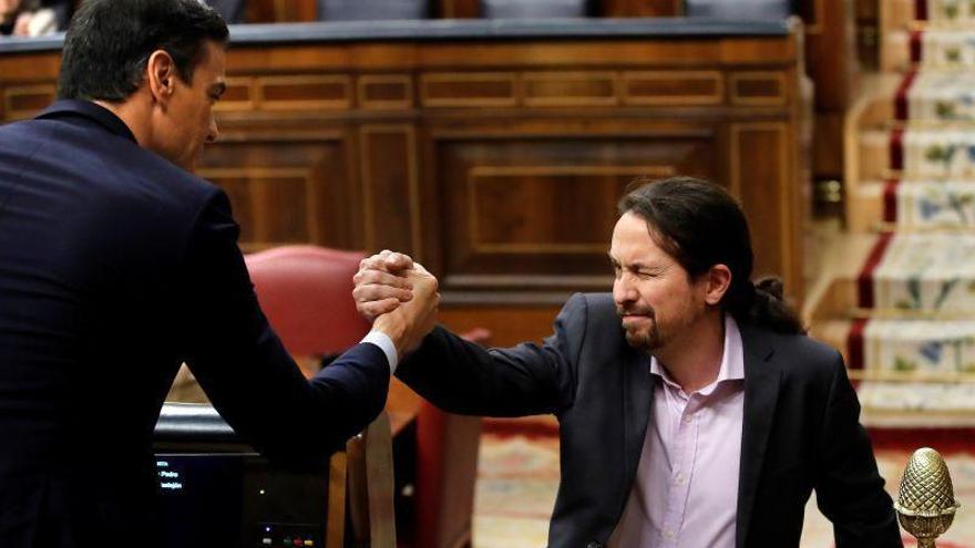 Sánchez e Iglesias se funden en un abrazo: &quot;Bien está lo que bien acaba&quot;