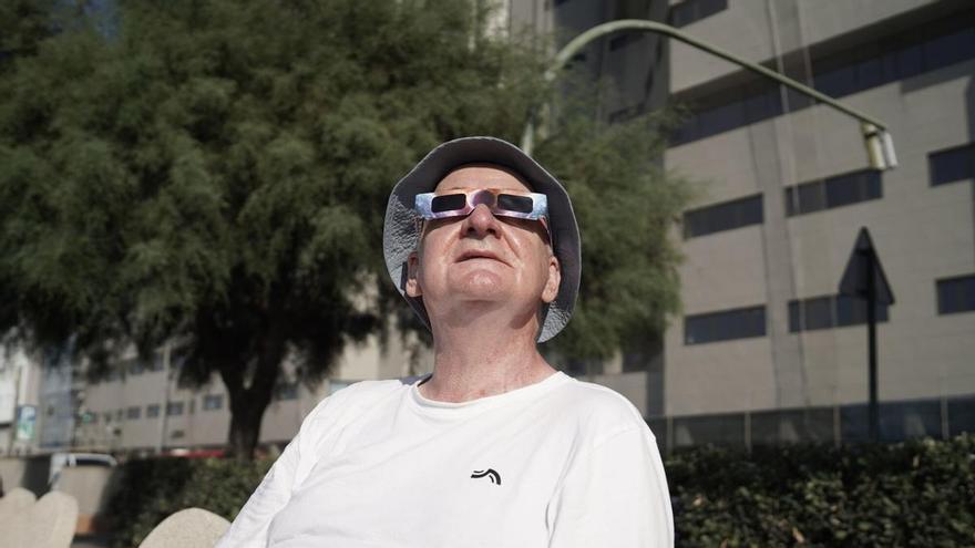 A Coruña se llena de miradas al cielo: "Quizá no tenga otra oportunidad"