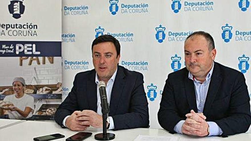 El presidente y el responsable de Emprego de la Diputación, Valentín González Formoso y José Ramón Rioboo.
