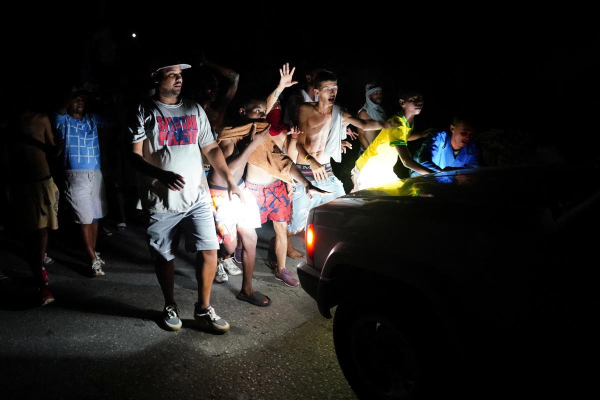 Protestas y problemas en Cuba tras el apagón eléctrico prolongado después del huracán Ian en La Habana