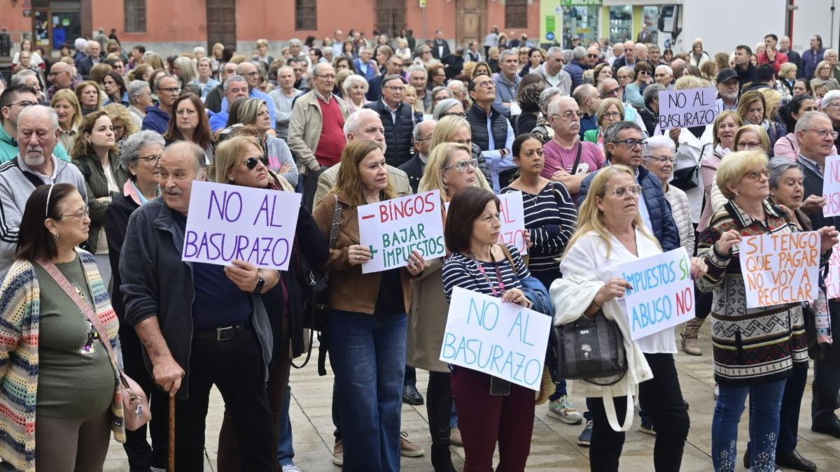 La primera de las concentraciones contra la tasa de basuras en Vila-real tuvo lugar el viernes, 14 de noviembre.