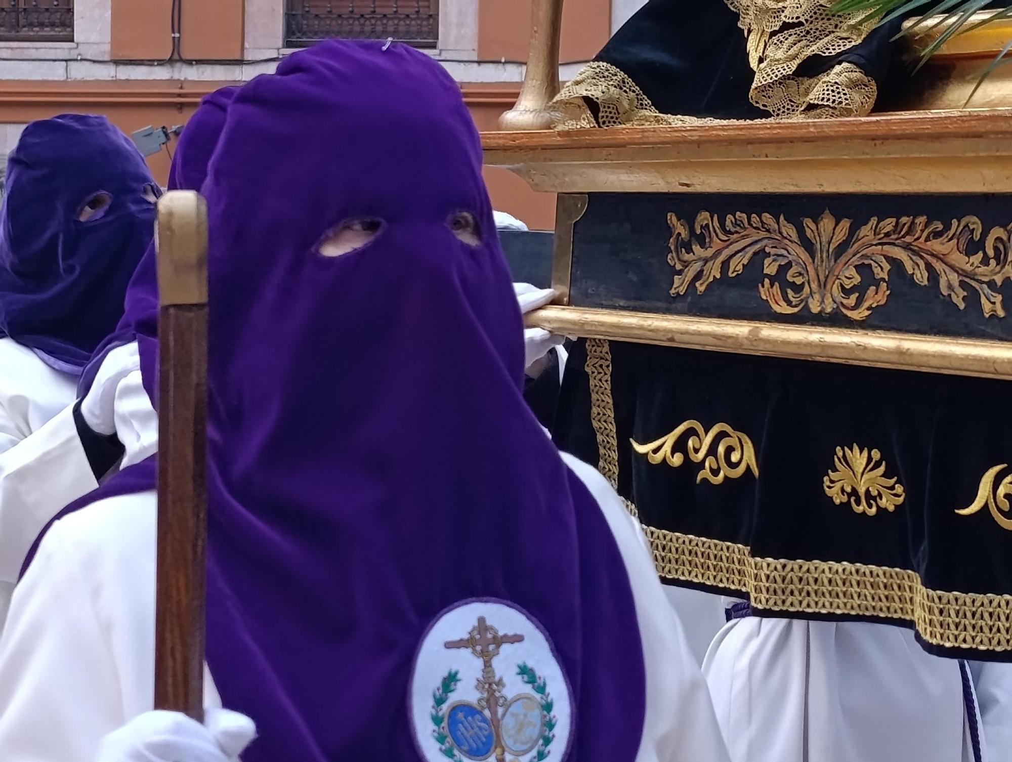 El Nazareno y la Virgen Dolorosa emocionan en Grado