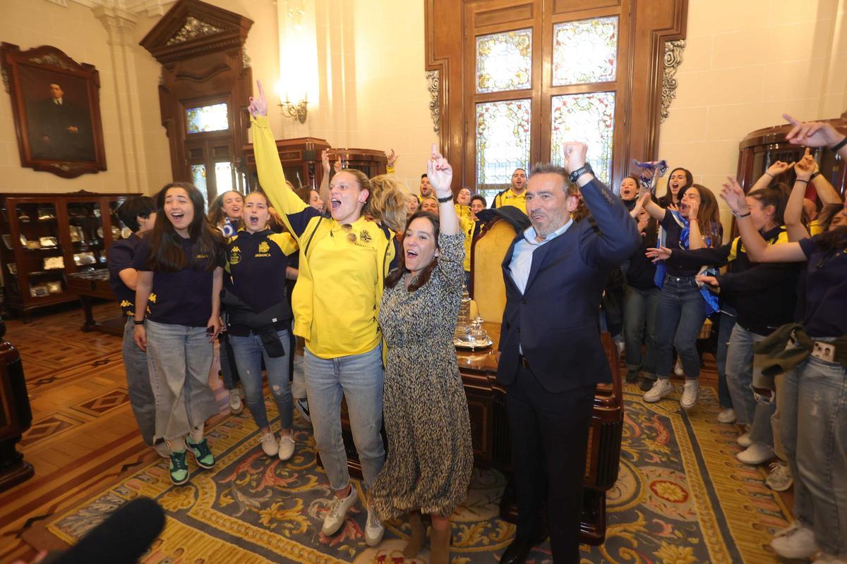 El Dépor Abanca celebra su ascenso en la plaza de María Pita