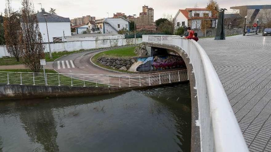 Uno de los tramos del río Piles a su paso por la ciudad.