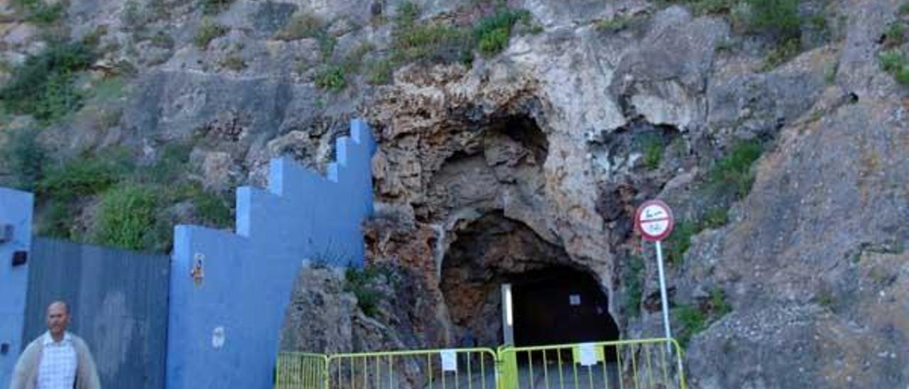 Un desprendimiento en la cara norte del castillo obliga a cerrar el túnel de Dénia