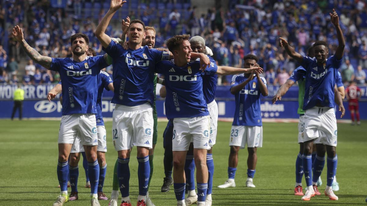 EN IMÁGENES: Ambientazo en la valiosa victoria del Oviedo contra el Zaragoza
