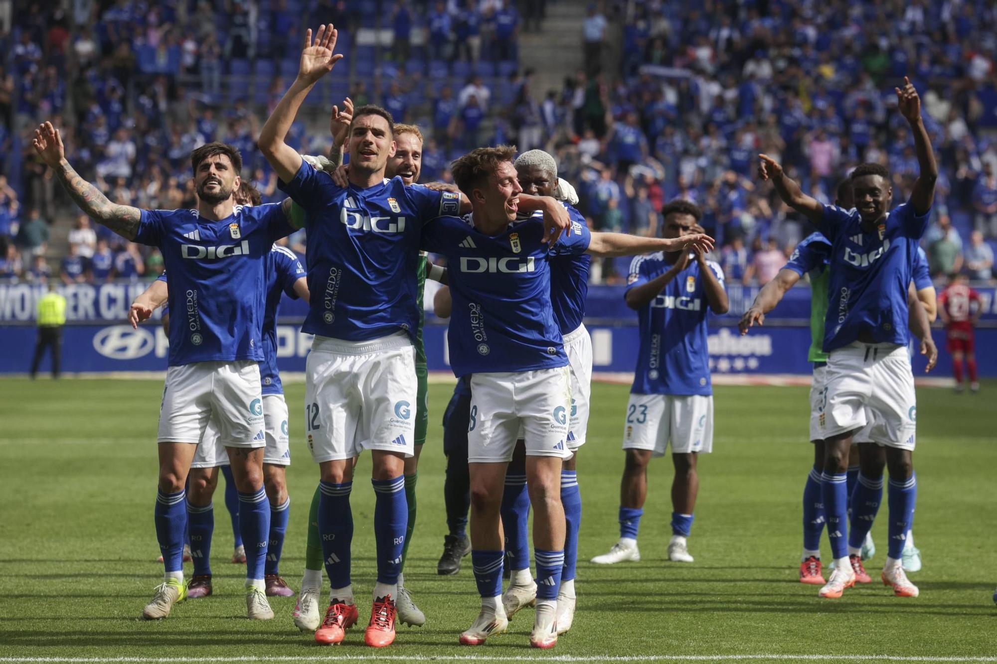 EN IMÁGENES: Ambientazo en la valiosa victoria del Oviedo contra el Zaragoza