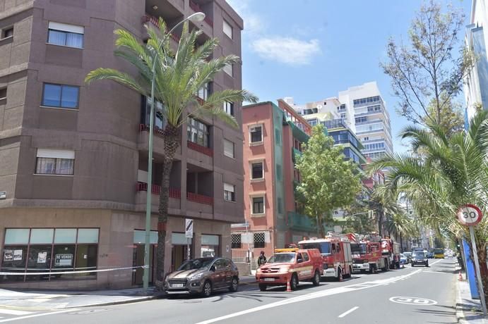 Arde un cuadro eléctrico en un edificio de la ...