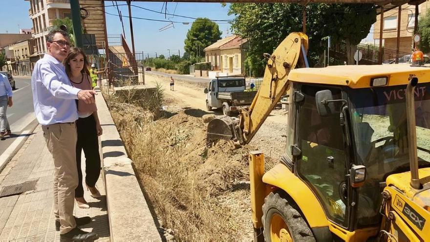 El alcalde visitó ayer las obras junto a la concejal de Infraestructuras, Obras y Servicios.