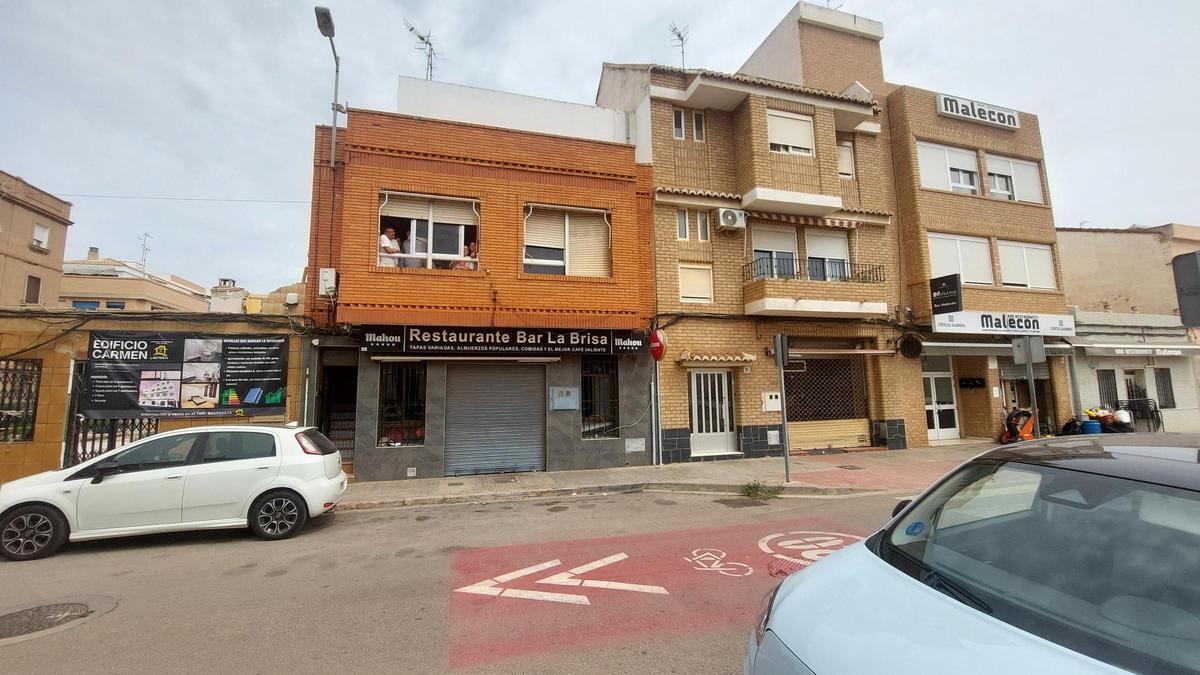 Edificio embargado y subastado con sus inquilinos.