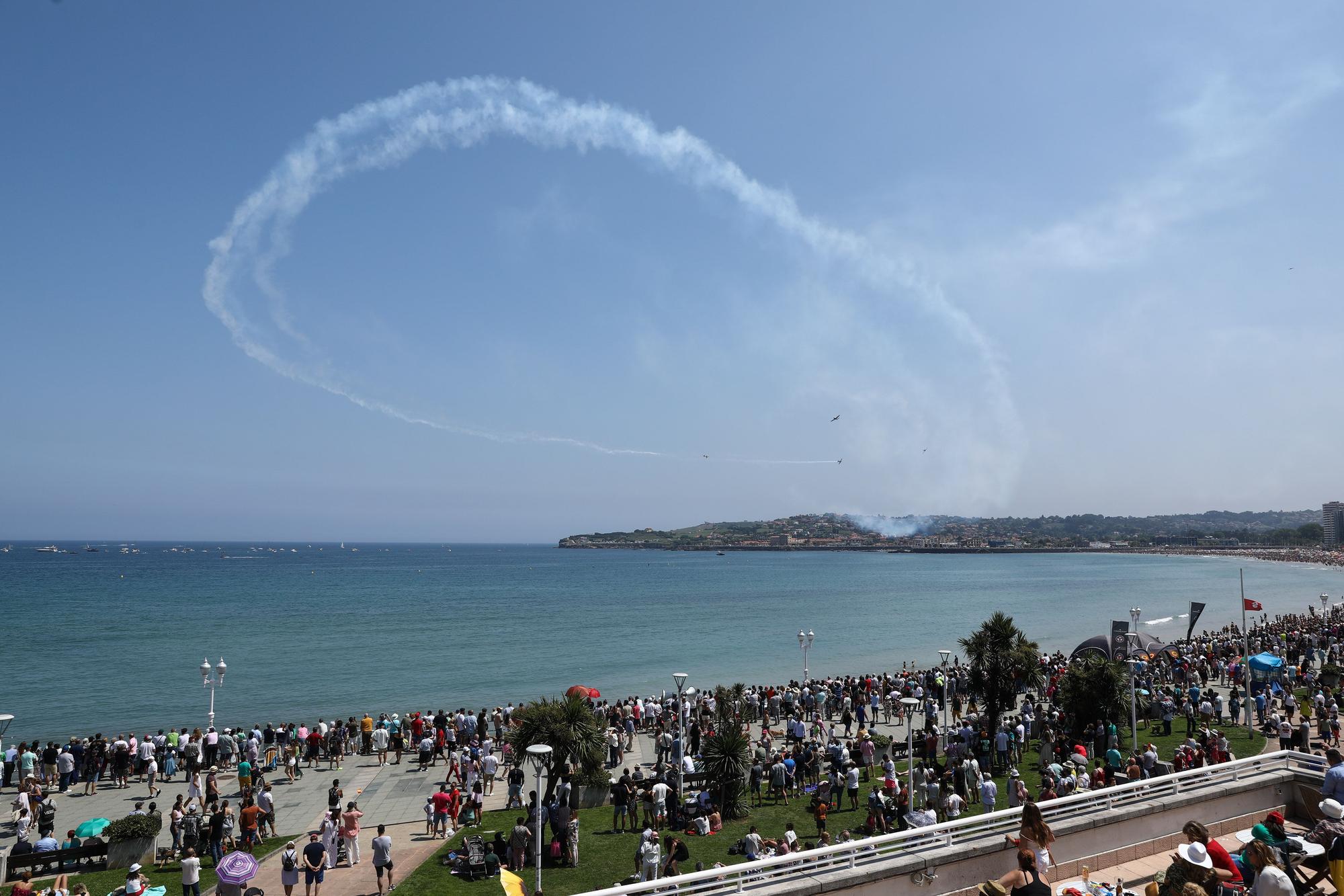 En imágenes: Espectacular y multitudinario regreso del festival aéreo en Gijón